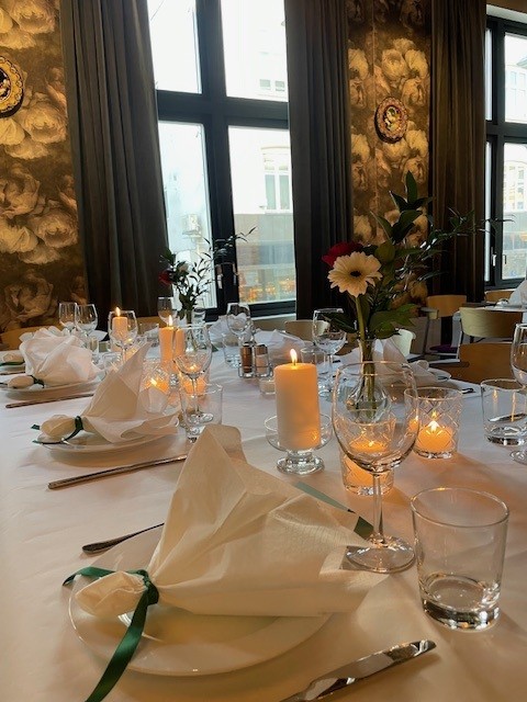 Grand Selskapslokaler - borddekning detalj